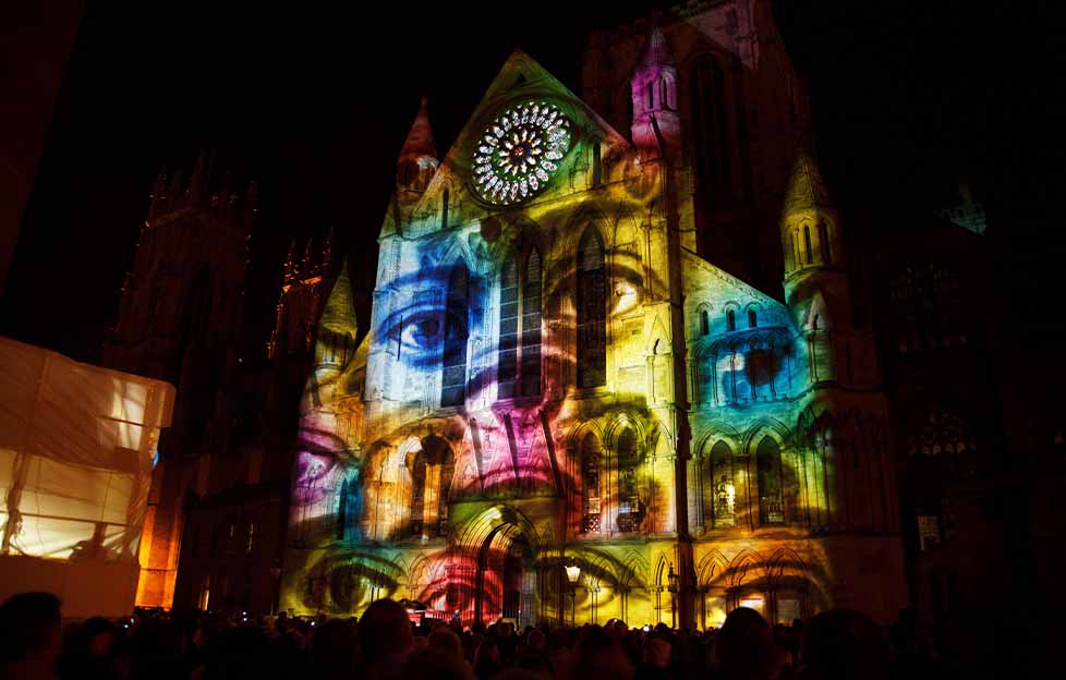 Video-Mapping-Denkmal-Projektionsmapping-Projection-Beamer-MEM-Tech